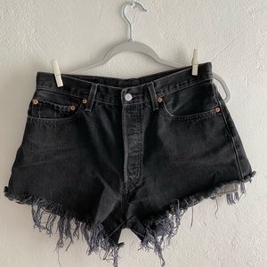 Black levi’s shorts